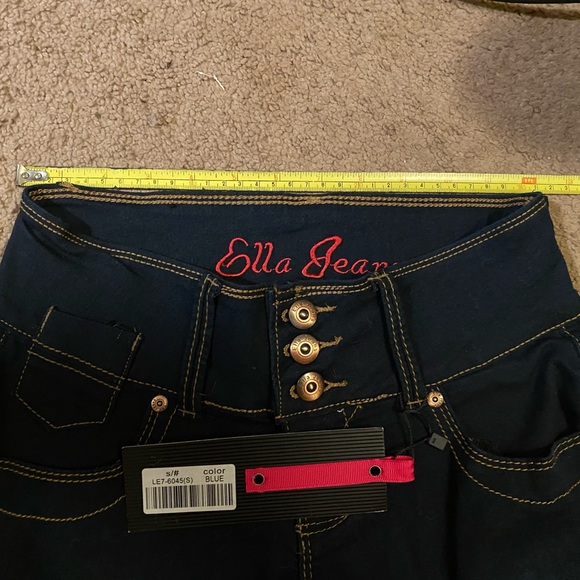 🆕Jeans And Top - Picture 2 of 8